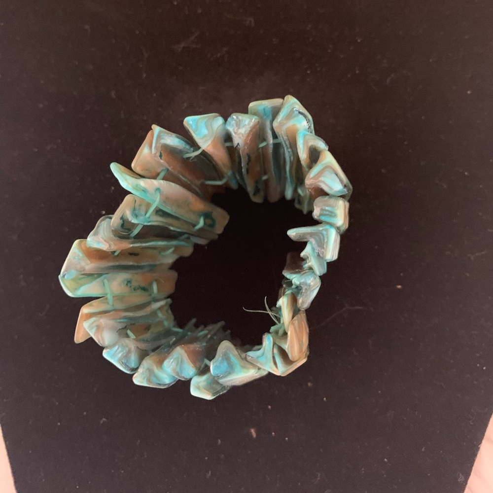 Turquoise Shell Stretchy Bracelet - Picture 3 of 4